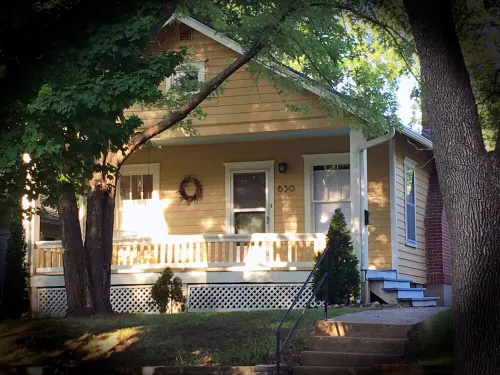 Historic Old West Lawrence - Minutes to beautiful Mass St, KU, Sports Pavillion