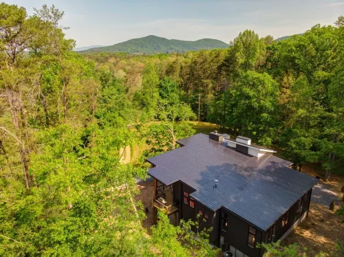 New/Modern Rustic/Mins. to Blue Ridge/Spacious/Hot Tub