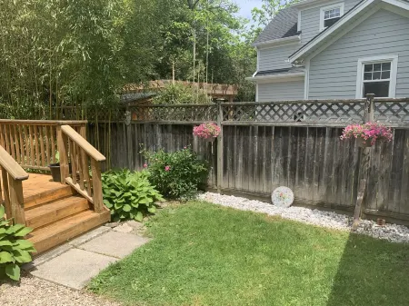 Cozy cottage minutes to lake! Отели рядом с достопримечательностью «The Gardens at Pillar and Post»