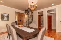 Coquille Cottage located in Historic Madisonville