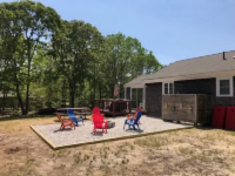 Experience Cape Cod Beaches: Charming 4-bedroom just a 10min stroll to the beach