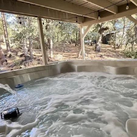 3BR+Loft, Pet-Friendly w/  Hot Tub + Arcade