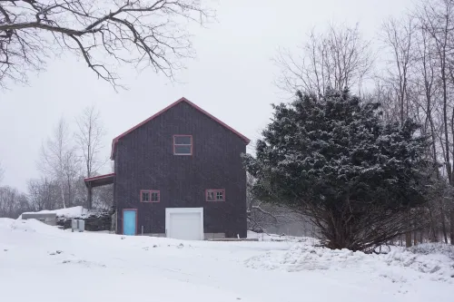 Altmar Rental on Salmon River and C5A Snowmobile Trails, huge private yard space Hotels in Altmar