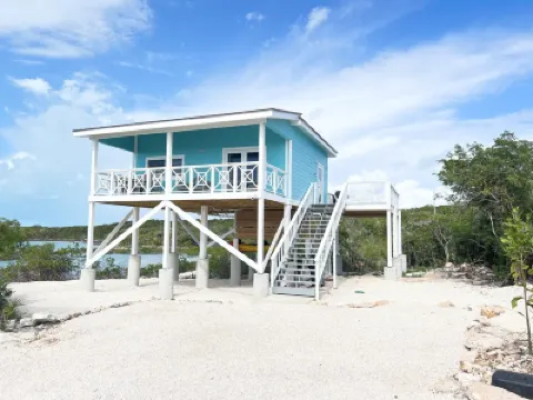 Blue Hole Lodge - Bonefish Heaven with Blue Hole in Backyard Hotels in 