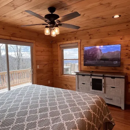 Spectacular Mountain Views w/Pool table and Fire pit!