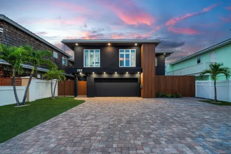 Oceanfront 6bed with game room, hot tub and fire pit