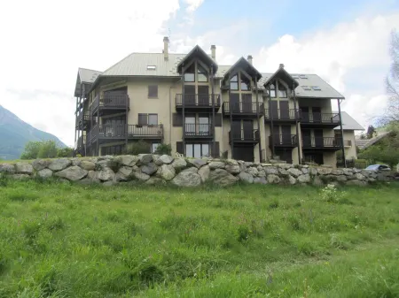 Beautiful duplex T4 on the ground floor near the village center