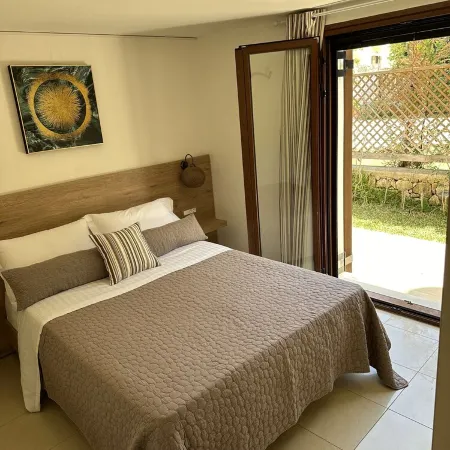Avithos Beach 2 Mins. Private Pool & Garden. Airport 10 Minutes.