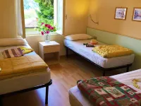 Directly on the lake with terrace for seven people Hotel a Idro
