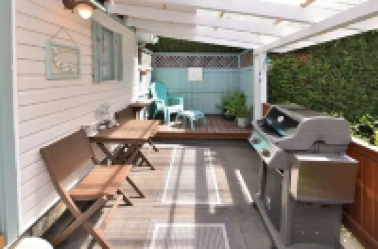 Oceanfront Studio Suite:Ocean Access, Boardwalk, Dock, BBQ, Kayaks & Crab Traps!