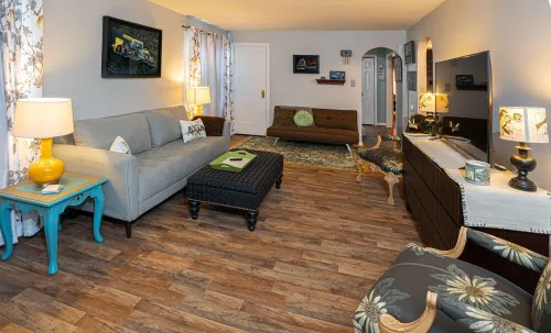 Speedway Pit Stop Bungalow in the heart of Speedway.  Walk to IMS, & Restaurants Hotels in Speedway