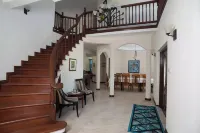 Gimli: Luxury 2 Story Villa - 3 min from the beach!!!