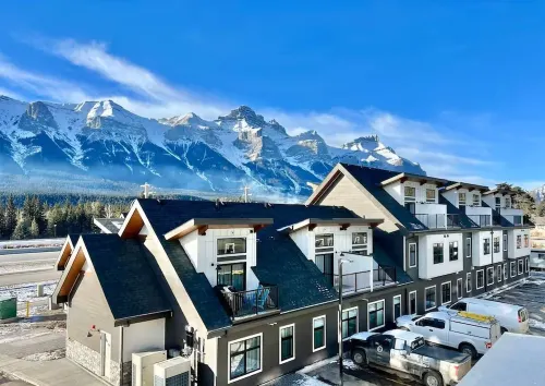 Stunning Mountain View Townhouse, Accommodates 6