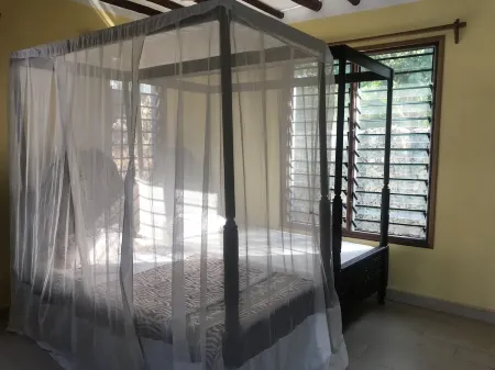 Villa with big Pool, 3 minutes to the stunning white beach