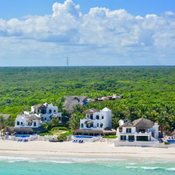 Villa Canteena, Gorgeous Beach Front Villa, Infinity Pool on Secluded Property