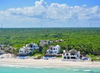 Villa Canteena, Gorgeous Beach Front Villa, Infinity Pool on Secluded Property