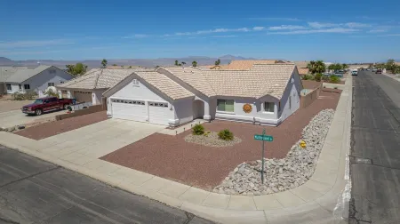 Mohave desert retreat Отели в г. Форт Мохаве