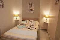 CHARMING APARTMENT ON THE PORT, ONLY 5 MINUTES WALK FROM THE BEACHES Hotels in Propriano