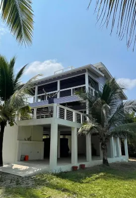 Luxurious House w/ AC + Pool. Hotel a 