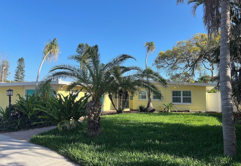 NEWLY RENOVATED A GEM Beach Cottage - 0226b12000lmvhuqd2DE9 R 960 660 R5 D
