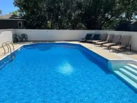 The Farmers Sun Private pool, hot tub, golf course views, minutes from the beach