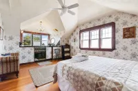 OCEAN/BEACH FRONT, HUGE YARD, SUNSET VIEW Hotels near The Antiques Depot