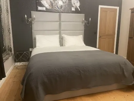 2 Bedroom Cottage With Open Views To Rear