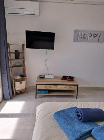 Agréable Studio Avec Cave et Parking Privatifs Отели рядом с достопримечательностью «Plage d'Arène Cros»