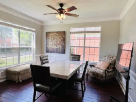 Momo's 3BD/2BA Frisco entire house