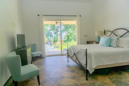 Private Oceanfront 4 Bedroom Villa -Pool & on Beach