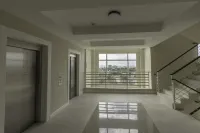 "The Oasis" PH 1 BR with AC, WiFi, complimentary Netflix & 24/7 security.