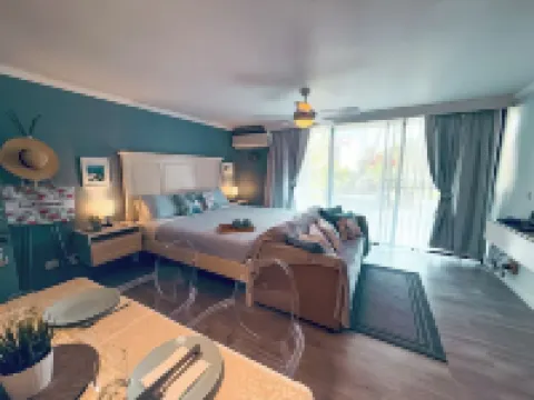 NEW Stunning Ground Floor Beachfront Studio in Coral Beach,  Grand Bahamas