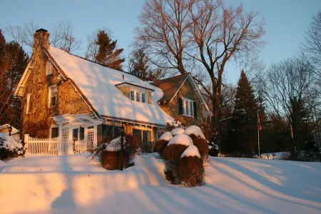 Howarth House B&B Отели рядом с достопримечательностью «Дойл Коммьюнити Парк энд Сентер»