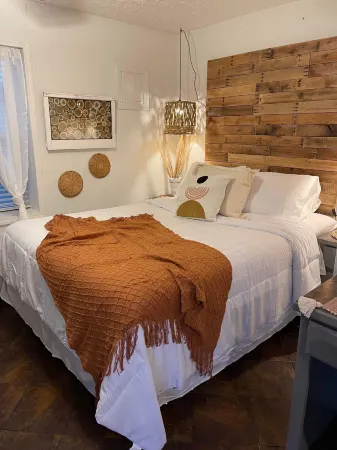 Westport Inn Отели рядом с достопримечательностью «Powers Museum»