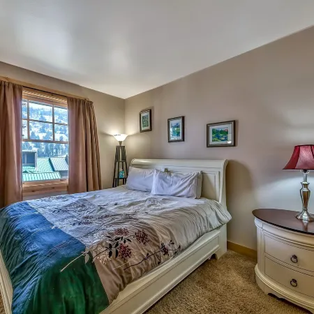 Three Bedroom Mountain at Kirkwood Townhouse by RedAwning Отели в г. Кирквуд