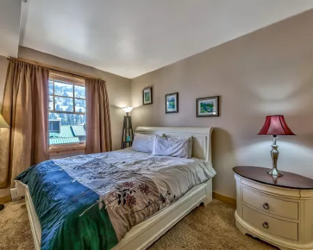 Three Bedroom Mountain at Kirkwood Townhouse by RedAwning Hotels in Kirkwood