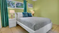 The Beach House - Treasure Island Hotels in Madeira Beach
