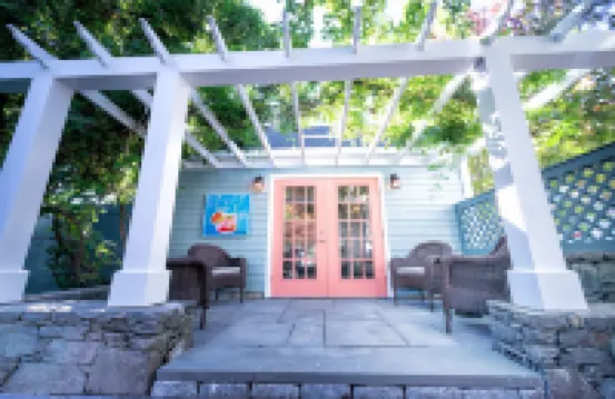 Town & Tide Inn