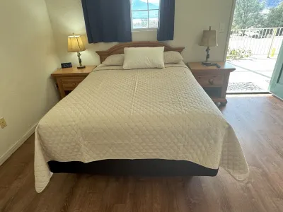 Barewood Inn & Suites Hotel dekat Nuui Cunni Native American Intertribal Cultural Center and Museum