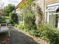 Lyndale Cottage Hotels in Fylingdales