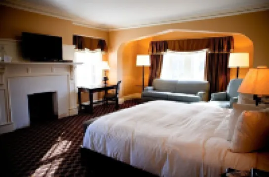 マンションズ オン フィフス ホテル