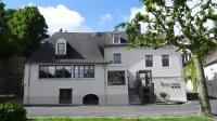 Parc Hôtel Pompadour فنادق في Uzerche