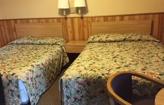 亞當斯敦黑林旅館