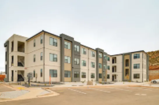 25 Mi to Zion: Rock 'n' Roll Condo w/ Mtn View!