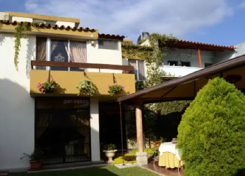 Hostal Villa Toscana Hotels near Zona 13