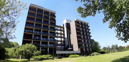 Residence all'Adige Отели рядом с достопримечательностью «Villa Mosconi Bertani»