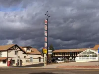 Aquarius Inn Hotels in Wayne County