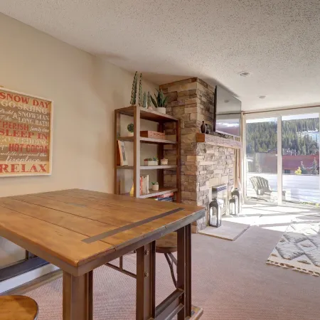 Pet Friendly, Beautifully Remodeled with Mountain Views - SB204 by Redawning