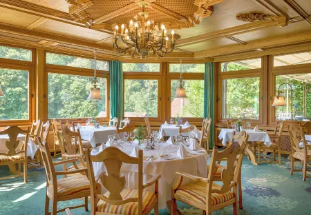 Ringhotel Mönch`s Waldhotel Отели в г. Нойенбюрг