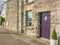 Bank End Cottage Hotels near White Scar Cave